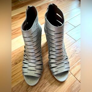 Donald Pliner bootie